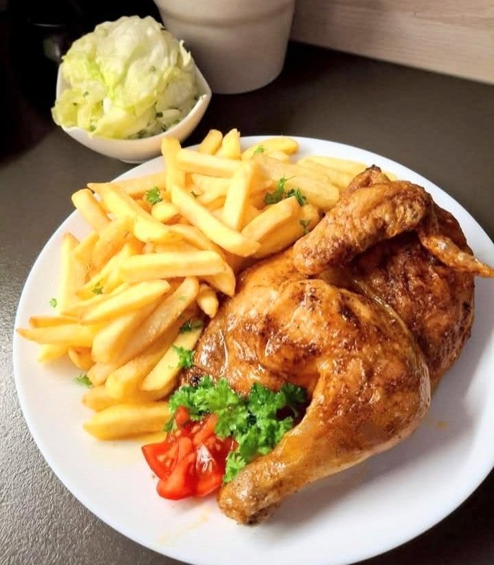 Chipsi Kuku nusu(Chips & Chicken)